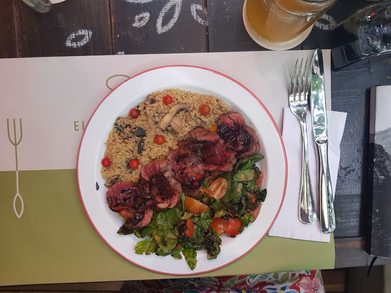 The colorful and delicious ensalada cavernícola (photo by Sophie Bellamy)