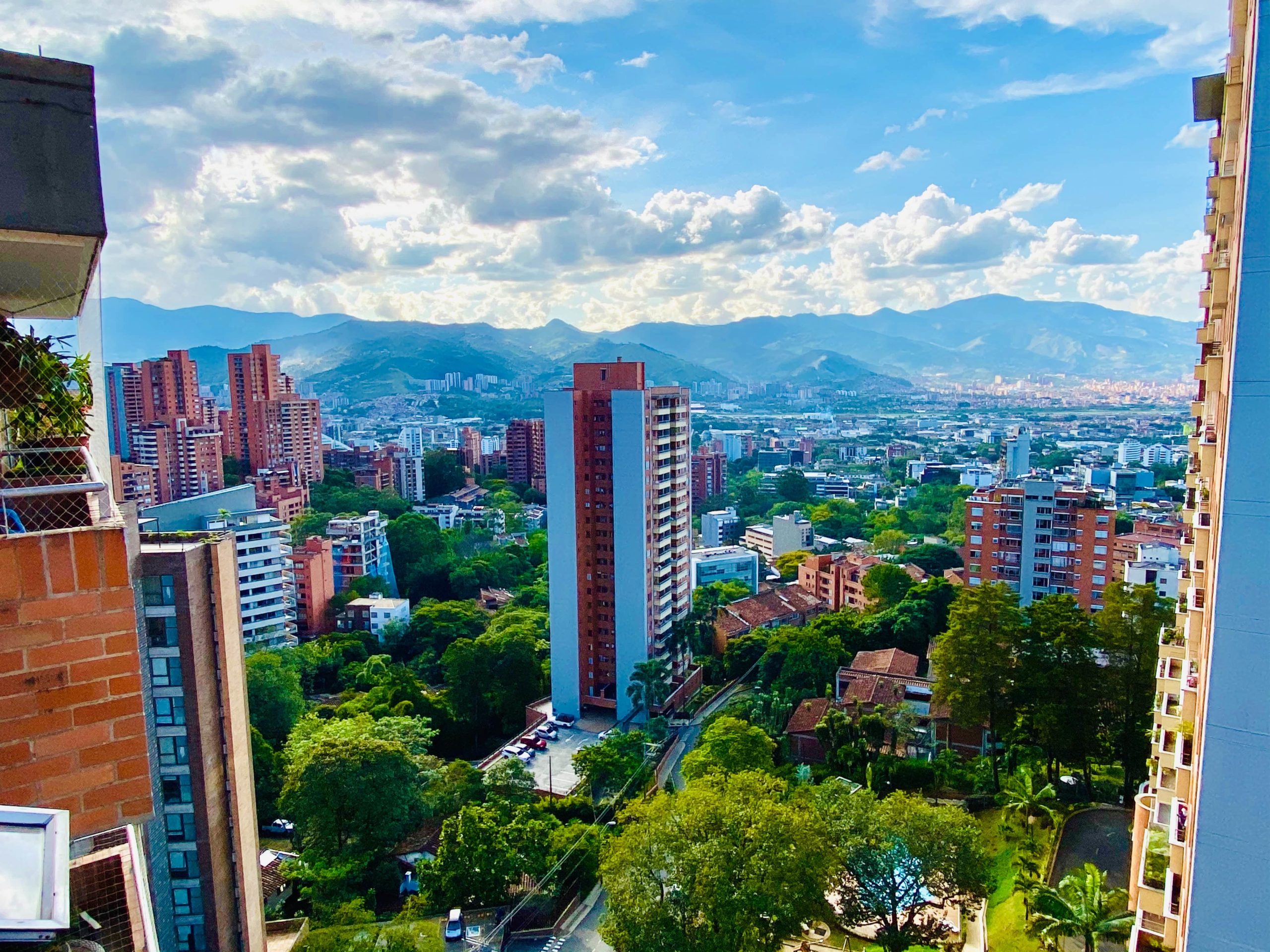 Clima de Medellín: está lloviendo, está diluviando… ¡¿OTRA VEZ?!