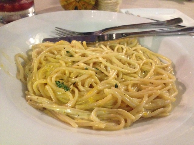 Pasta with white truffles (or truffle oil, not such which)