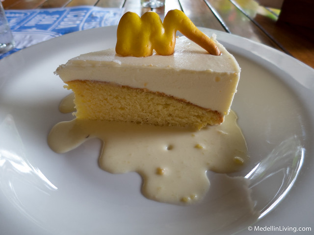 Piña colada cake