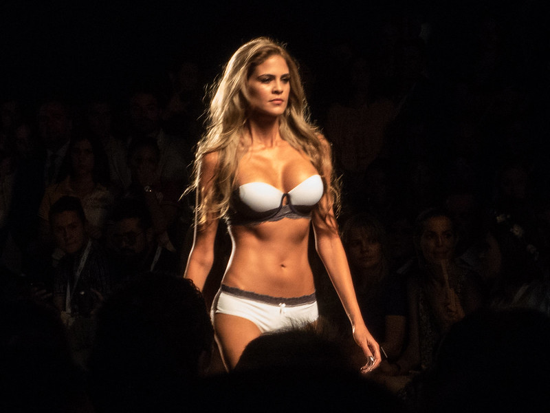 The Leonisa show was attended by Señorita Colombia and many top models