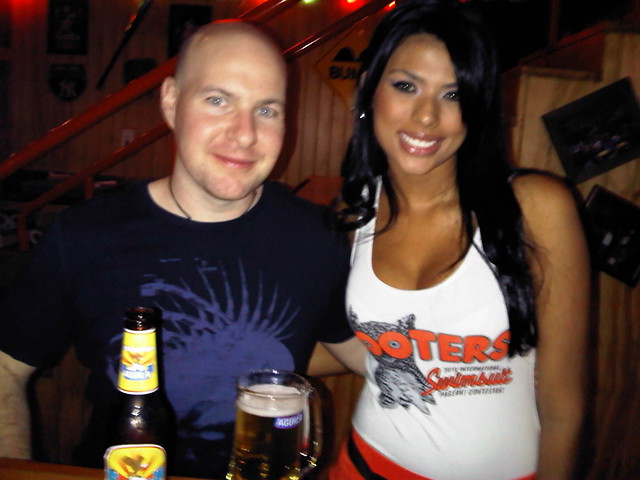Hooters girl Me and a Hooters girl (July 2010)