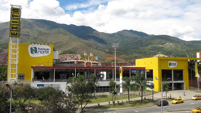 Puerta del Norte shopping mall in Niquia.