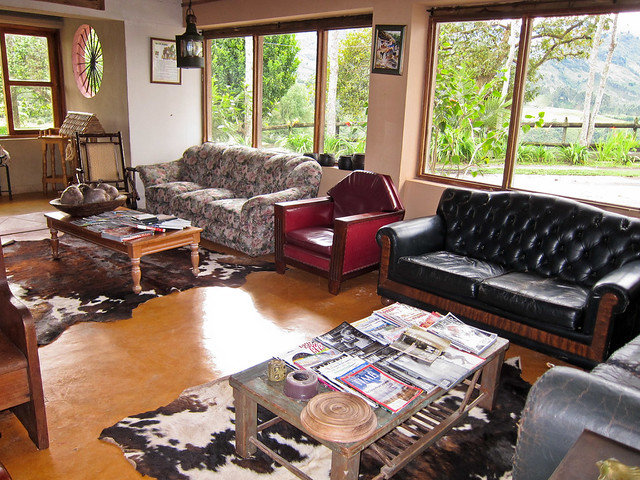 La Serrana The comfortable common area at La Serrana