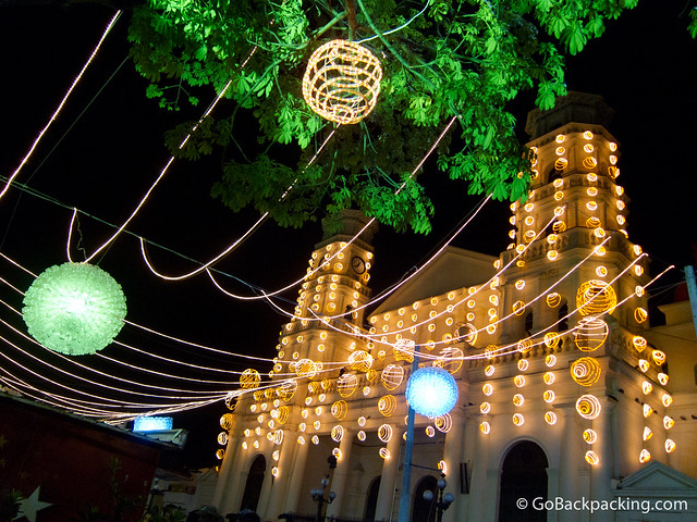 Iglesia de Envigado La iglesia de Envigado decorada para Navidad (foto: David Lee)