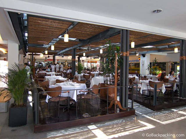 Café Le Gris at the entrance to Oviedo Mall