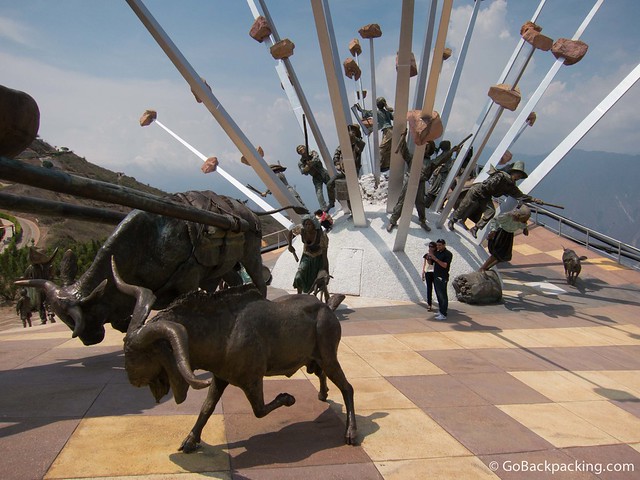 The lifesize figures of the Monumento a la Santandereanidad