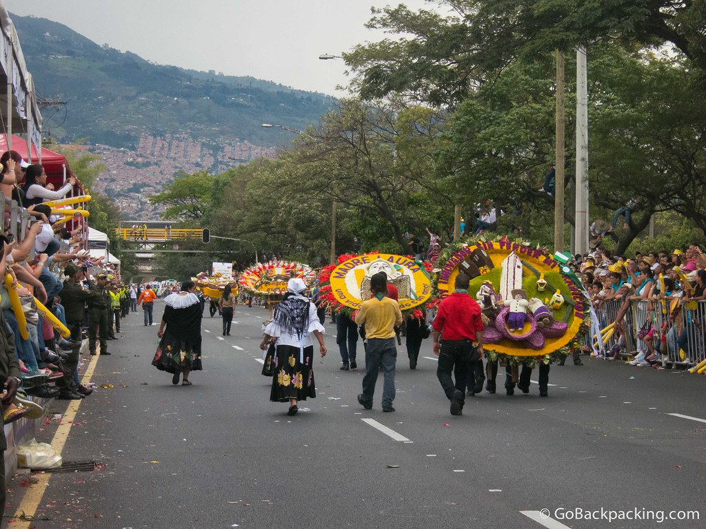 The parade of Emblematic silletas